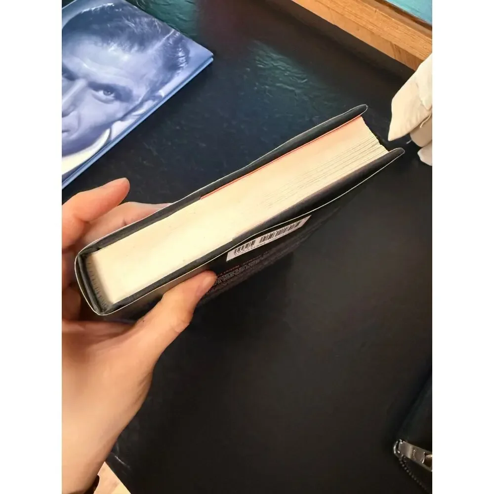 Shoe Dog : A Memoir by the Creator of Nike Hardcover Phil Knight